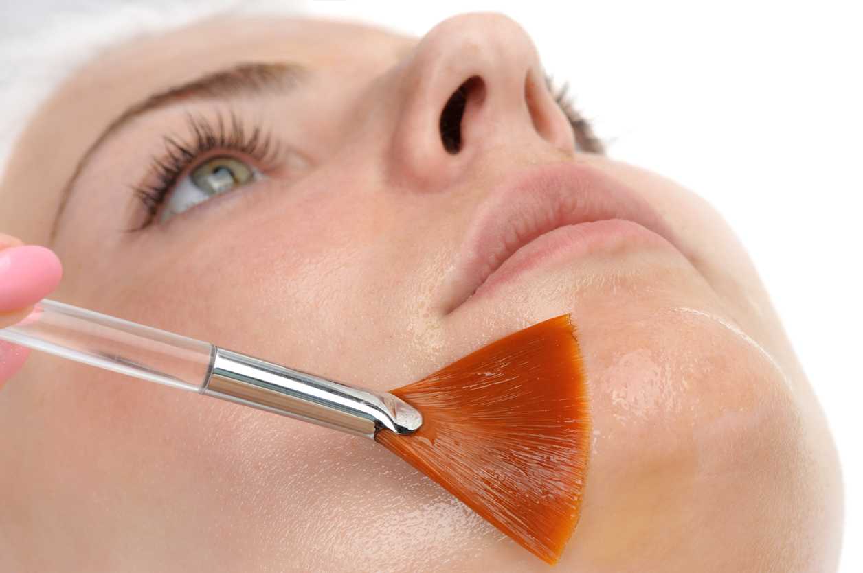 facial peeling mask applying